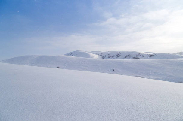 beautiful Tien-Shan mountains in the snow. in winter - Foto, imagen
