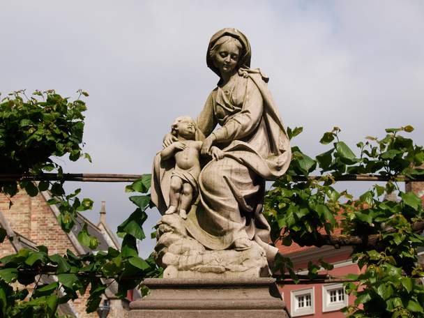 posąg Maryi Dziewicy - Zdjęcie, obraz