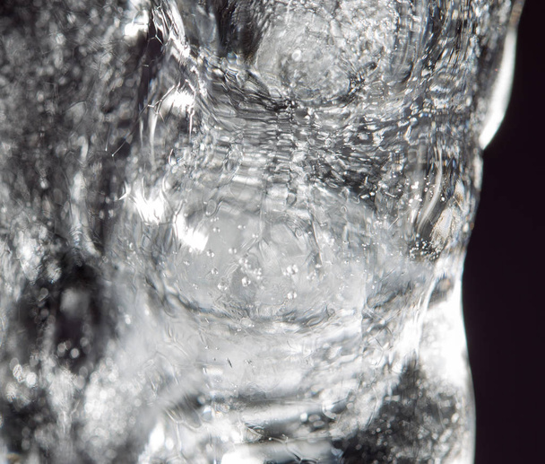 icicle on a black background - Foto, afbeelding