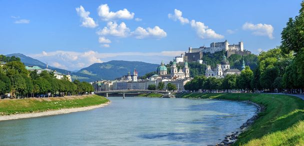 Panoramatický pohled na staré město Salzburg, Rakousko - Fotografie, Obrázek