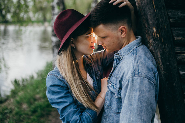 Young fashion couple kissing outdoors - Foto, immagini