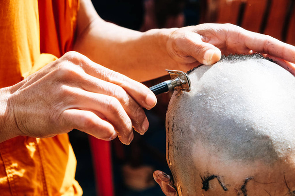 The ceremony of shaving the hair, Buddhist Ordination - Foto, Imagem