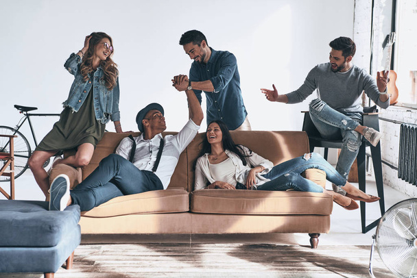 group of happy young people in casual relaxing on sofa - Foto, imagen