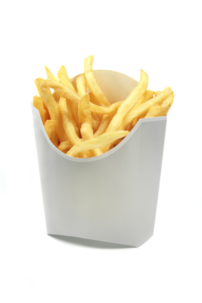 patatine fritte in un involucro di carta bianca isolato su backgrou bianco
 - Foto, immagini