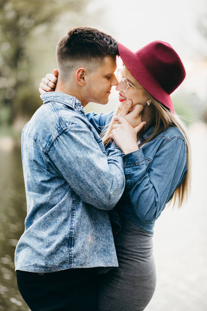 Young fashion couple kissing outdoors - Fotó, kép