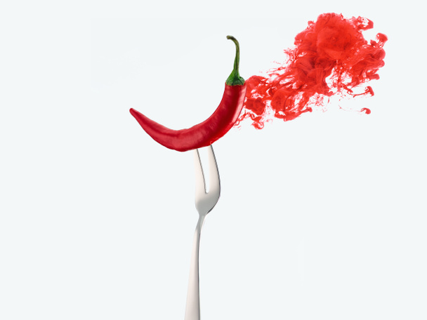 a villát, és piros tintával elszigetelt fehér piros chili paprika - Fotó, kép