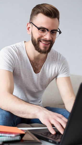man freelancer using laptop at home  - Zdjęcie, obraz