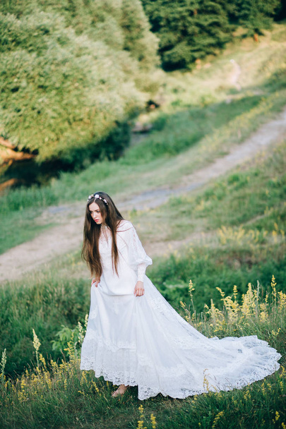 young  beautiful  bride posing outdoors - Zdjęcie, obraz