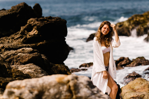 young beautiful woman posing on beach - Φωτογραφία, εικόνα