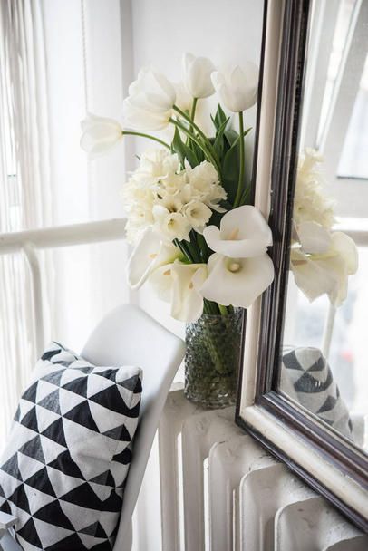 Bouquet of spring flowers in room interior, white tulips and daf - Photo, Image