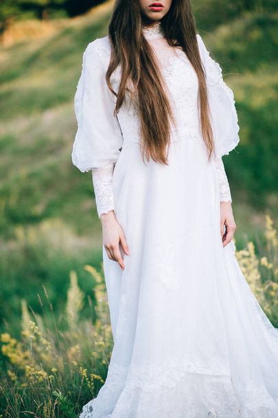 young  beautiful  bride posing outdoors - Foto, Imagem