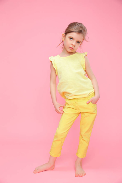 Young little girl posing in studio - Foto, imagen