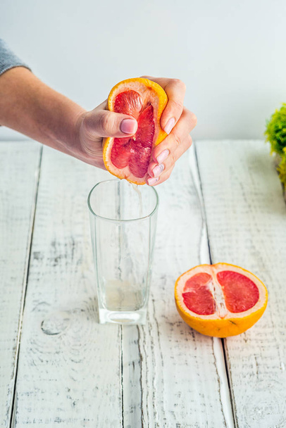 freshly squeezed grapefruit juice - Fotó, kép
