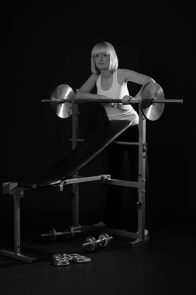Woman lifting weight - Foto, Imagem