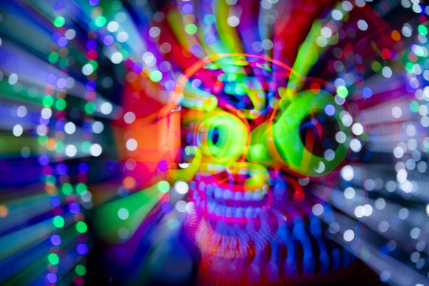 неонова світиться маска страшне обличчя монстра
 - Фото, зображення