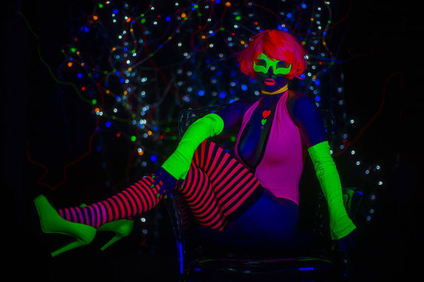 sexy neon uv glühen tänzer  - Foto, Bild