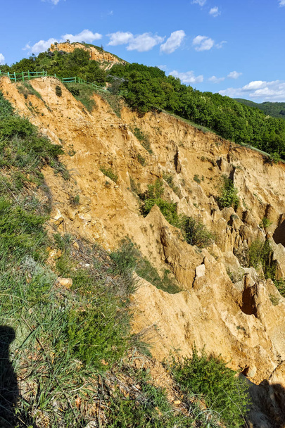 Пейзаж скальной формации Стобские пирамиды, Гора Рила, Кюстендил, Болгария
 - Фото, изображение