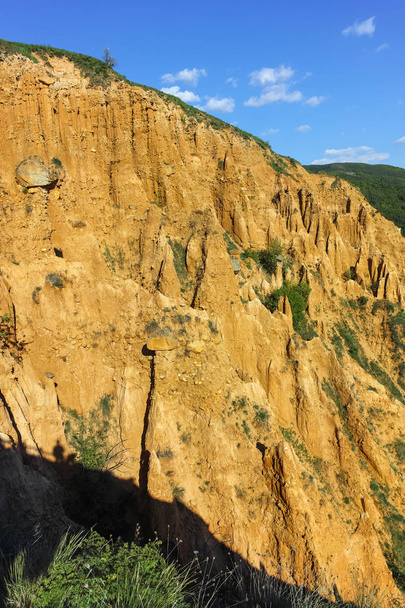 Пейзаж скальной формации Стобские пирамиды, Гора Рила, Кюстендил, Болгария
 - Фото, изображение
