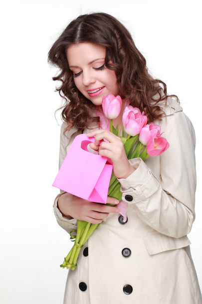 Girl with spring flower and gift box - Valokuva, kuva