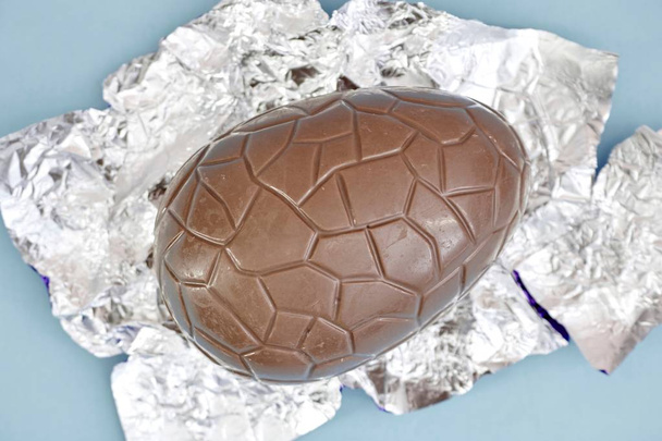 Студійне фото шоколадного великоднього яйця
 - Фото, зображення