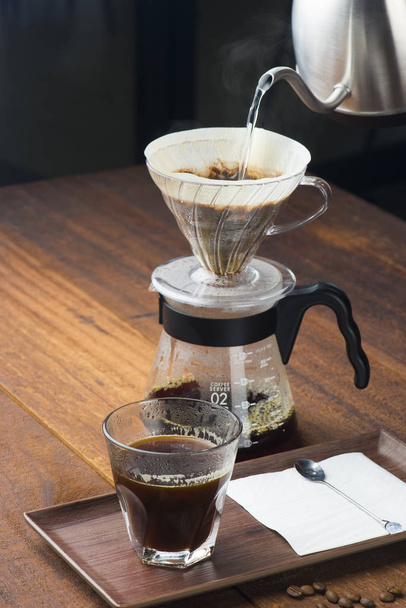 coffee drip process on wood background - Foto, afbeelding