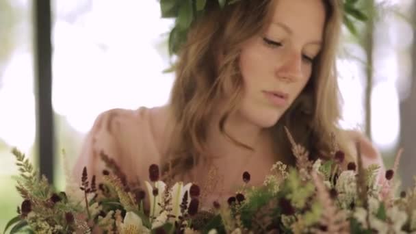 Cute girl enjoys smell flowers - Footage, Video