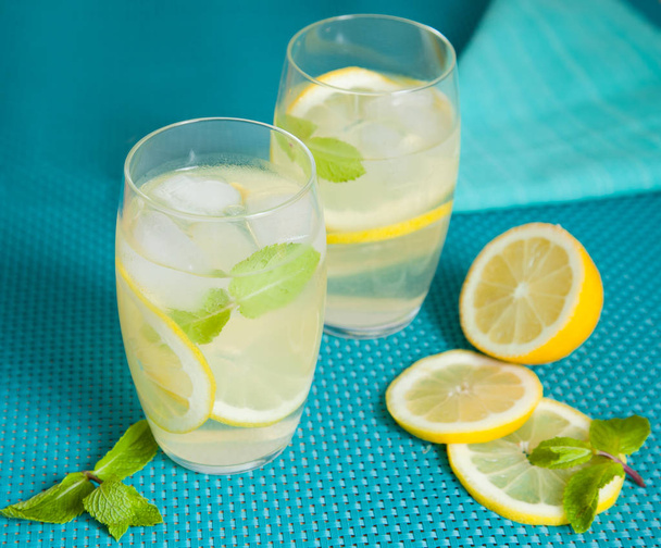 Refreshing lemonade with mint leaves - Photo, Image