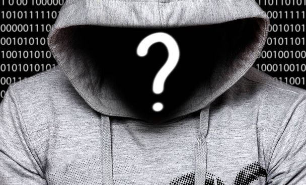 Хакер. Человек в капюшоне с лицом в темноте с цифровыми цифрами позади
 - Фото, изображение