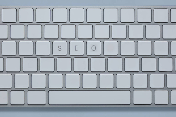 woord seo op de computer toetsenbord met anderen sleutels verwijderd - Foto, afbeelding