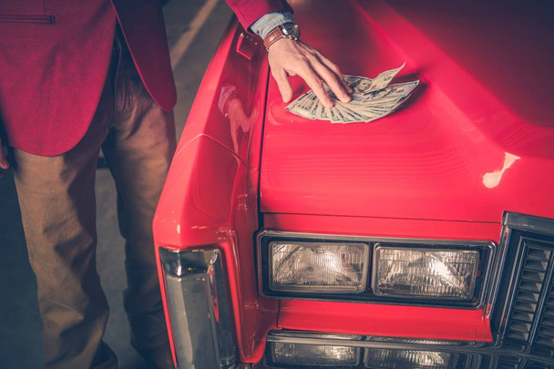 Satın alma öncesi araba sahibi - Fotoğraf, Görsel