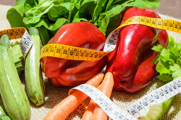ассортимент овощей с измерителем
 - Фото, изображение