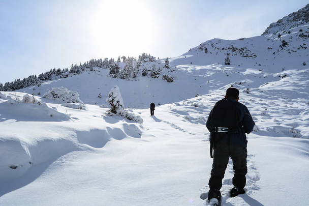 paisajes de invierno y turismo en las montañas, fotografía y aventura
 - Foto, Imagen