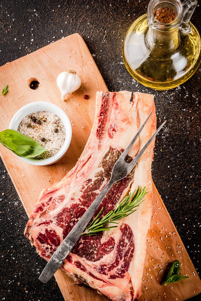Raw beef striplon steak - Foto, Imagen