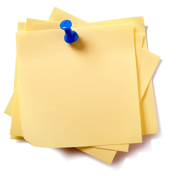 Notes collantes jaunes avec broche isolée sur fond blanc
 - Photo, image