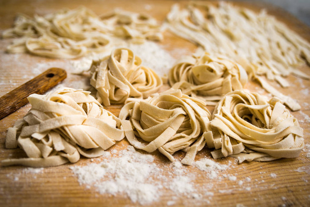 lagane, frische traditionelle hausgemachte Pasta aus Süditalien - Foto, Bild