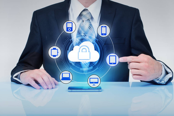 Bescherm wolk informatie gegevens concept. Veiligheid en beveiliging van gegevens van de wolk. - Foto, afbeelding