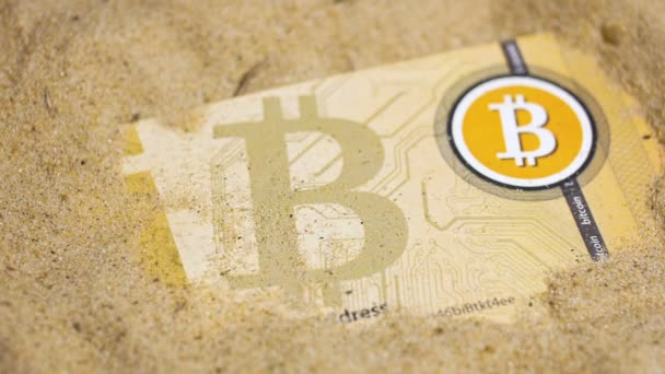 sand falling on souvenir bitcoin banknote - Materiał filmowy, wideo