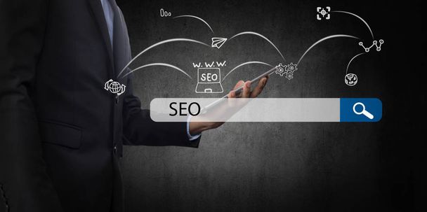 Motor de búsqueda Optimización SEO Browsing Concept, Businessman ho
 - Foto, imagen
