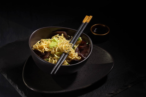 Freshly cooked instant noodles. Asian cuisine - 写真・画像