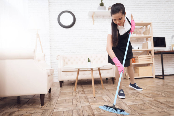 Young Asian maid sweeping in room - Φωτογραφία, εικόνα