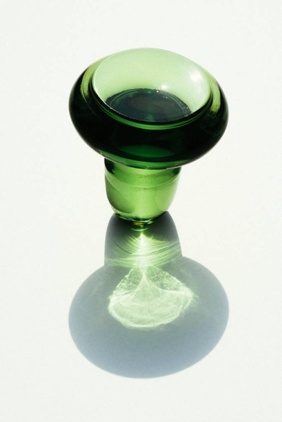 zár megjelöl kilátás üveg Cork tükörképe a fehér felület - Fotó, kép