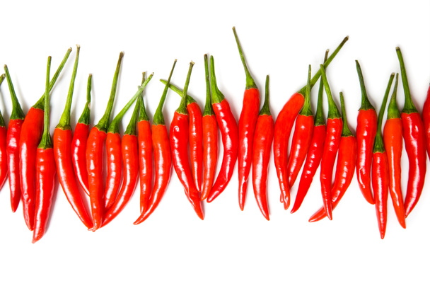 rode chilipepertjes geïsoleerd - Foto, afbeelding