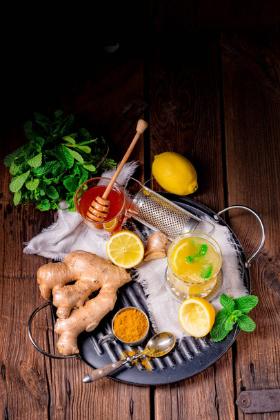 fresh ginger lemonade with honey and lemons - Zdjęcie, obraz