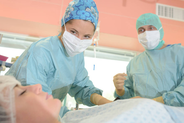 the work of anesthesiologist - Фото, зображення