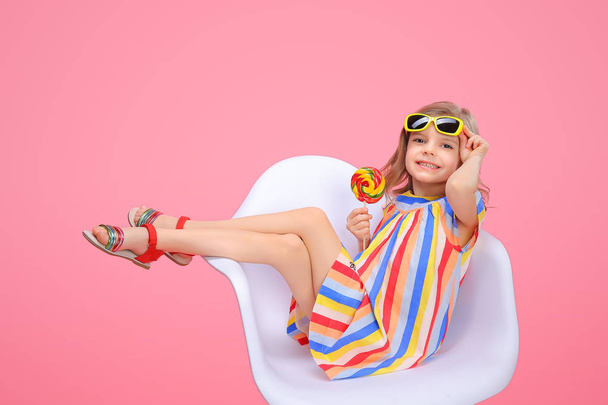 Cute girl in sunglasses with lollipop - Foto, Imagen