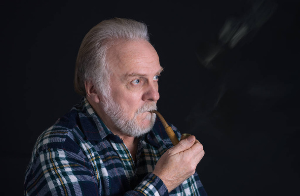 Portrait of a grey-haired, bearded Caucasian senior with tobacco pipe - Fotoğraf, Görsel