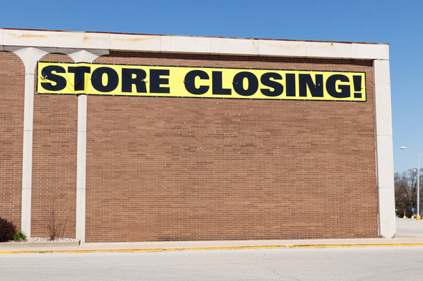 Store Closing Sign on a department store going out of business IV - Photo, Image