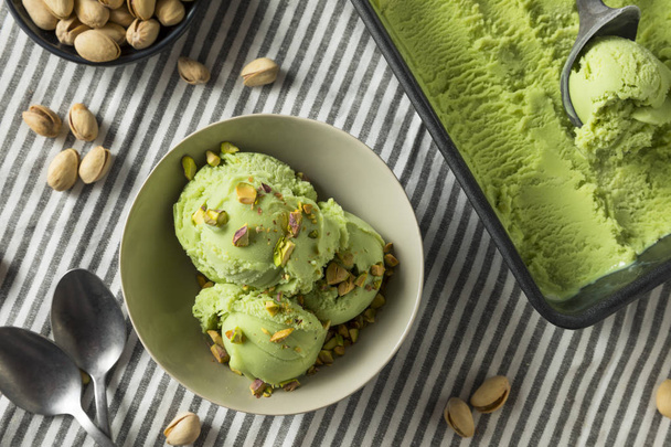Домашнее зелёное фисташковое мороженое - Фото, изображение