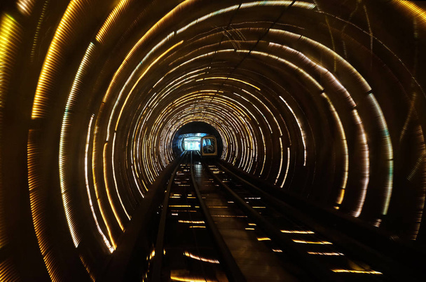 Túnel de visão sob o rio Huangpu em Xangai, China
. - Foto, Imagem