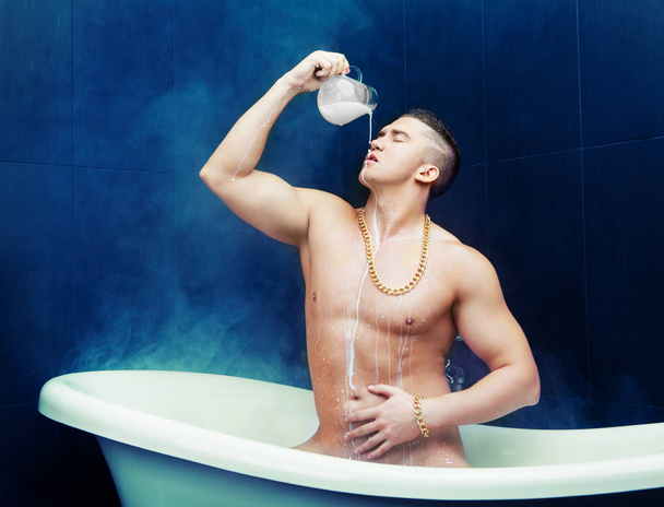  man taking a bath with milk - Фото, изображение